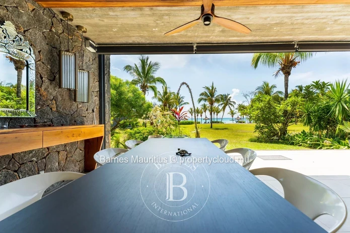 GRAND BAIE - Beachfront Apartment - 3 Bedrooms