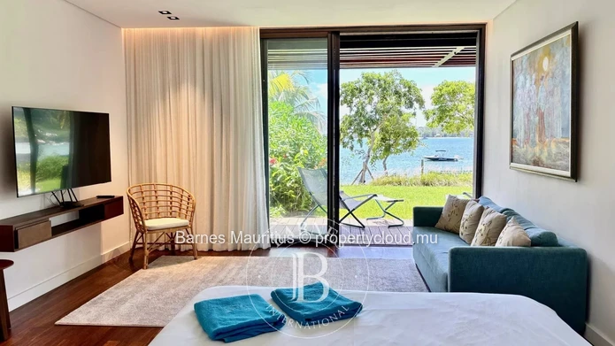 BLACK RIVER – Seafront Villa – 3 Bedrooms