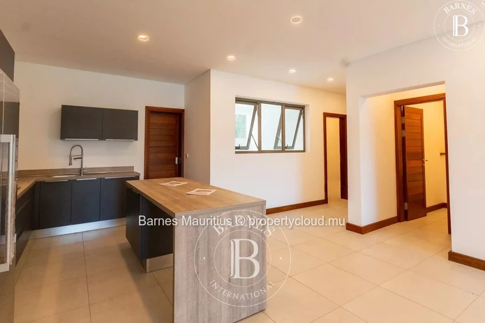 POINTE AUX CANONNIERS - Ground Floor Apartment - 3 Bedrooms