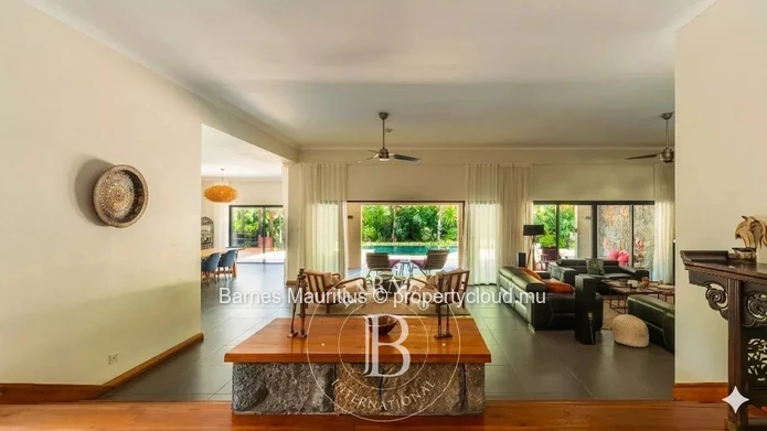 BLACK RIVER – Architect-Designed Villa – 4 Bedrooms