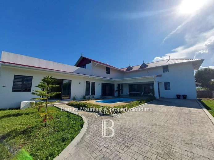 BEAU VALLON - Family House with Swimming Pool - 4 Bedrooms