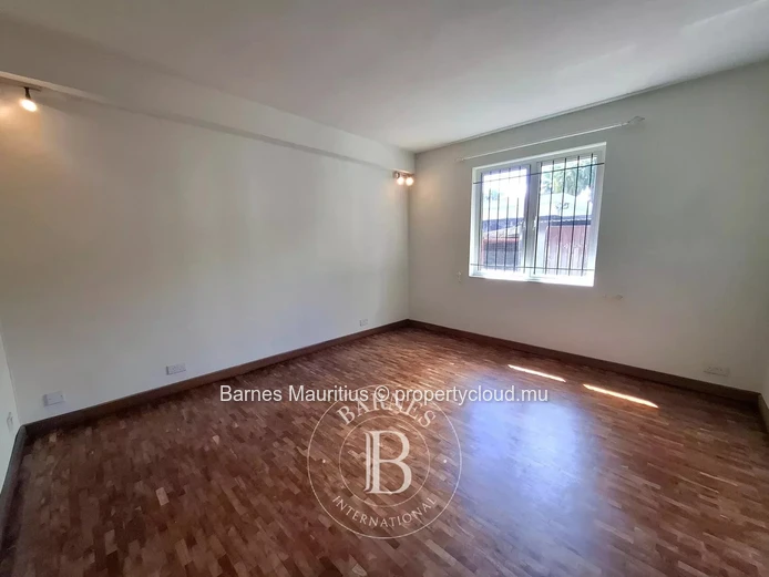 FLOREAL - Versatile Family Home or Office Space with Studio - 420 m²