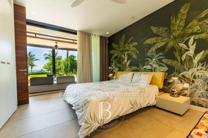 GRAND BAIE - Beachfront Apartment - 3 Bedrooms
