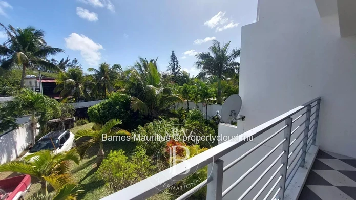 BAIN BOEUF - Semi-Detached Villas Near the Beach - 9 Bedrooms