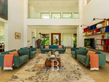 5 Bedroom Villa