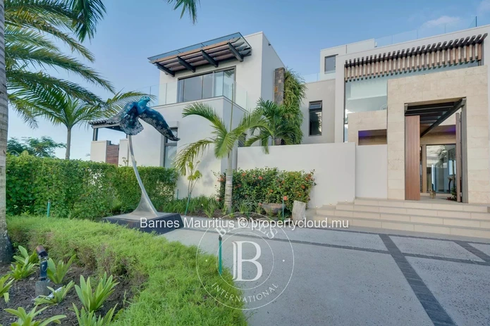 BEAU CHAMP – Luxurious golf-front villa with sea view – 5 bedrooms