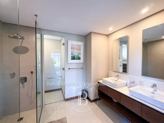 POINTE AUX CANONNIERS - Luxurious Penthouse with private deck and views - 3 bedrooms