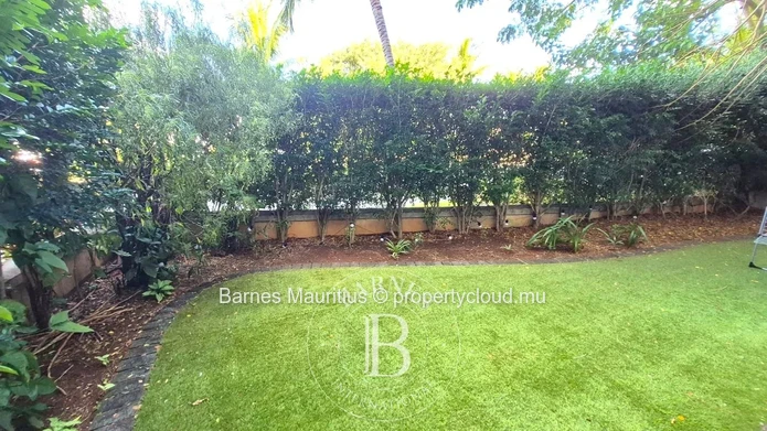 AZURI - Spacious Garden Apartment - 3 Bedrooms