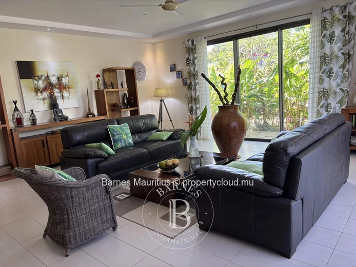 VIEUX GRAND PORT - Contemporary villa with sea access - 6 bedrooms - 788 m²