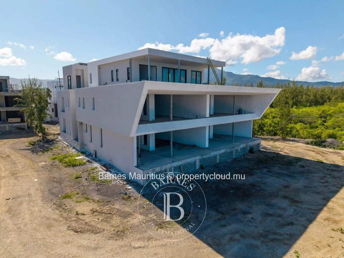 BLACK RIVER - Beachfront Apartment with Sea Views - 3 Bedrooms