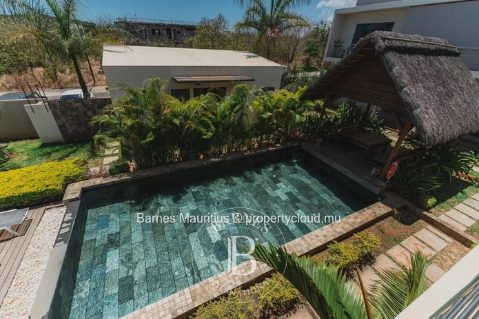 FLIC-EN-FLAC – Elegant 3-Bedroom Apartment