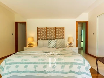 5 Bedroom Villa