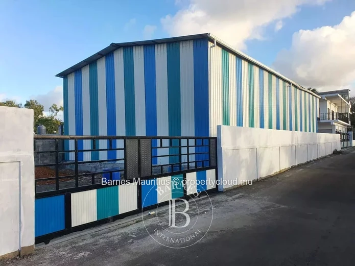 FLACQ – Entrepôt polyvalent – 250 m²