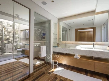 5 Bedroom Villa