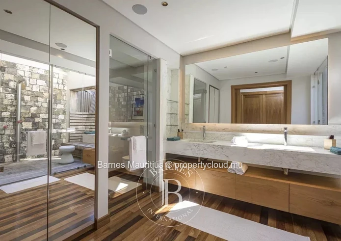 ANAHITA GOLF RESORT – 5-Bedroom Villa with Exceptional Sea View