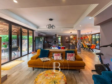 6 Bedroom House