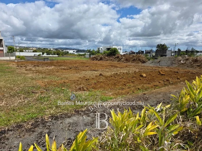 HIGHLANDS – Beautiful Plot of Land for Sale – 627 m² (165 Toises)