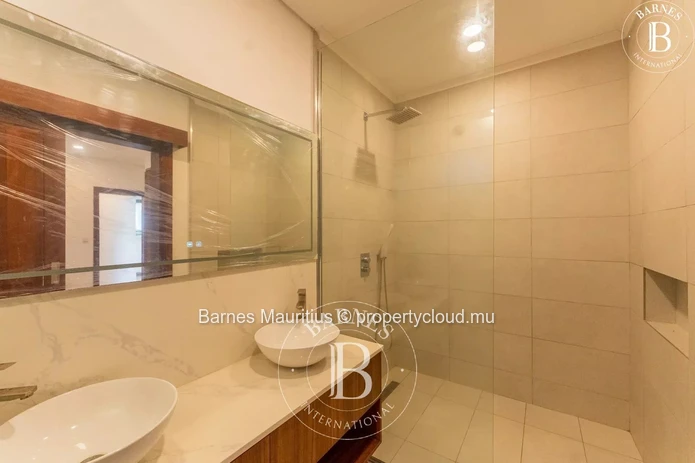 POINTE AUX CANONNIERS - Ground Floor Apartment - 3 Bedrooms