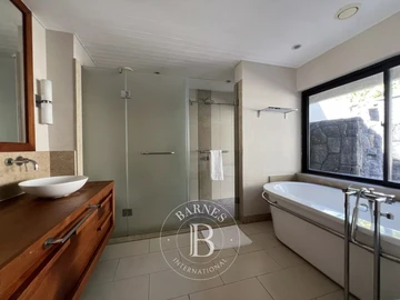 5 Bedroom Villa