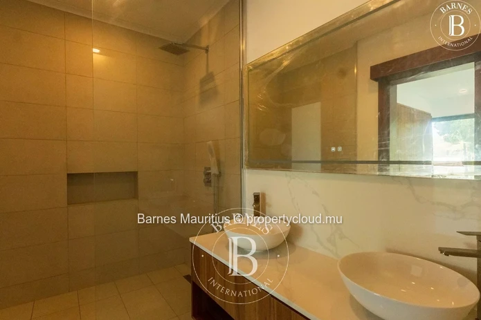 POINTE AUX CANONNIERS - Ground Floor Apartment - 3 Bedrooms