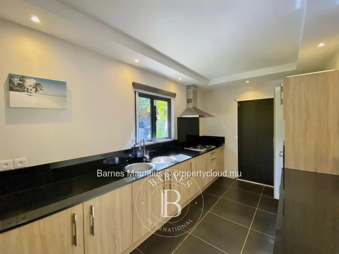 RIVIERE NOIRE - 2 Villas with mountain view - 6 bedrooms