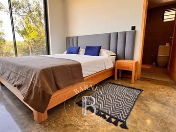 6 Bedroom Villa