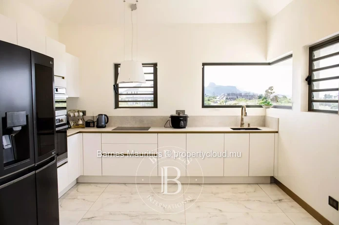 BEAU VALLON – Contemporary home with independent apartment – 5 bedrooms