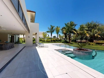 5 Bedroom Villa
