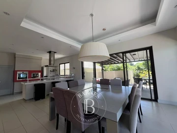 5 Bedroom Villa