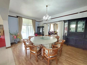 10 Bedroom House