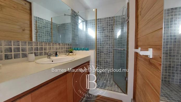 POINTE D'ESNY - Comfortable Duplex Close to Beach Access - 3 Bedrooms.