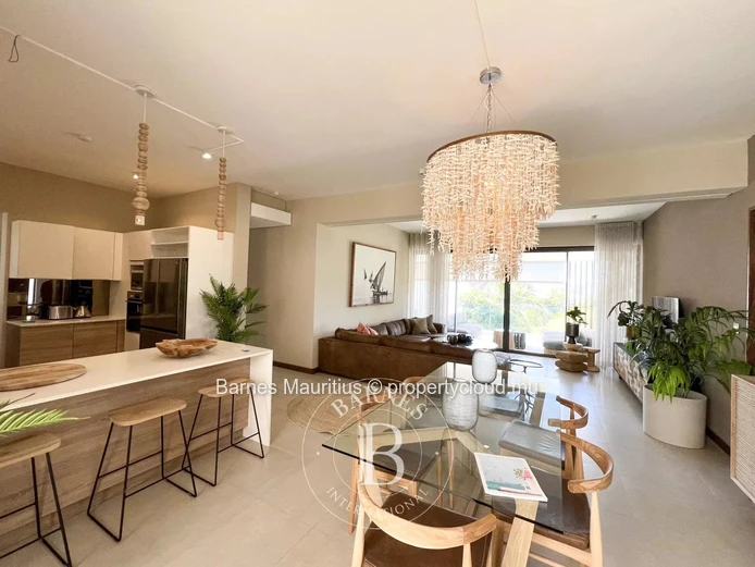 POINTE AUX CANONNIERS - Luxurious Penthouse with private deck and views - 3 bedrooms