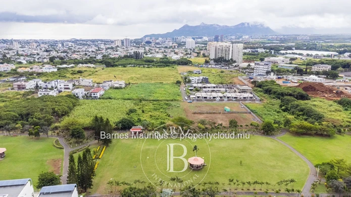 PHOENIX / SODNAC  -  Large residential plot of land  for sale  -  4220,77 sqm