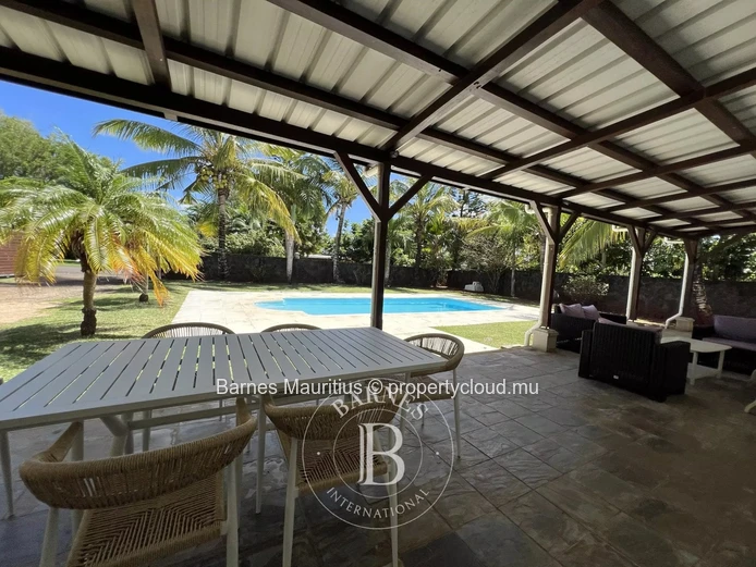 ROCHES NOIRES – Bright Villa in a Secure Estate, Close to Azuri