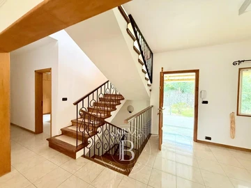 5 Bedroom Villa