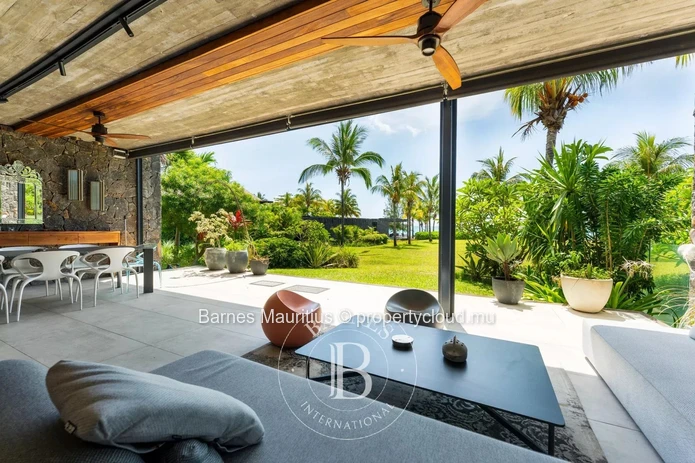 GRAND BAIE - Beachfront Apartment - 3 Bedrooms