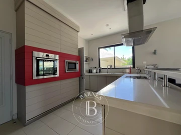 5 Bedroom Villa