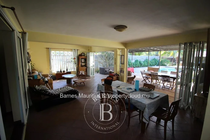 RIVIÈRE NOIRE - House with a tennis court - 4 bedrooms