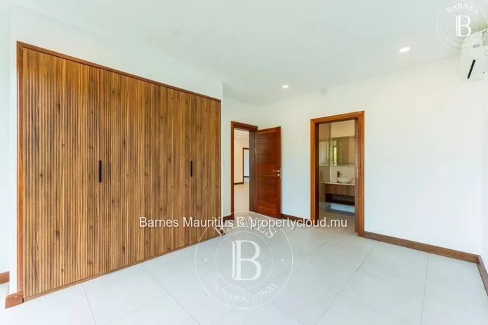 POINTE AUX CANONNIERS - Ground Floor Apartment - 3 Bedrooms