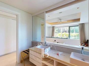 5 Bedroom Villa