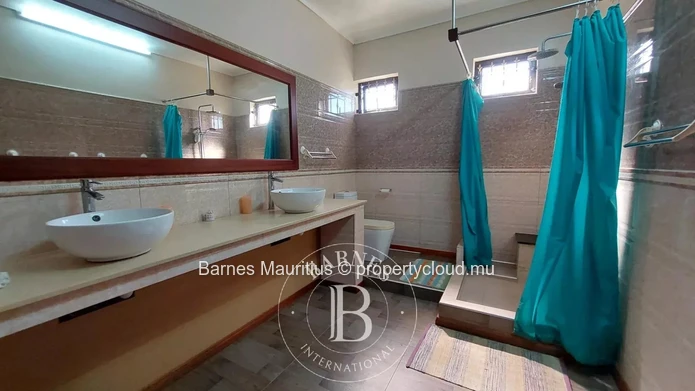BAIN BOEUF - Semi-Detached Villas Near the Beach - 9 Bedrooms