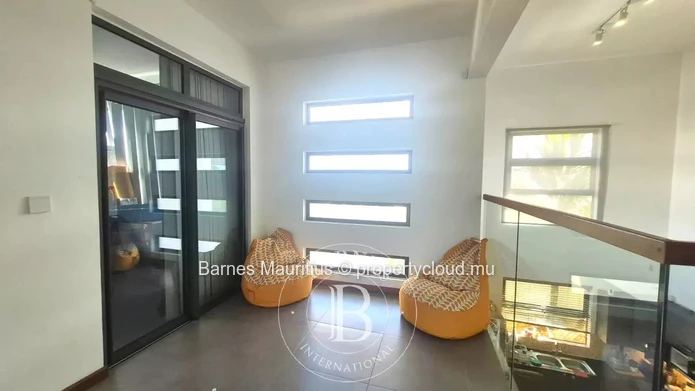 GRAND BAIE - Spacious modern villa with pool - 3 bedroom