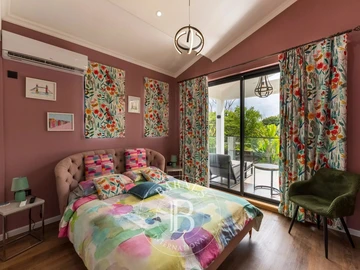 6 Bedroom House