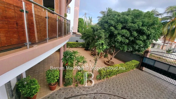 FLIC EN FLAC - Family Home in Two Parts - 7 Bedrooms