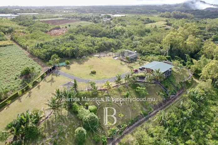 DEUX BRAS - Land area with 3 Chalets - 17000 m2