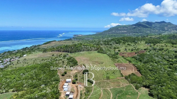 Bel Ombre - Agricultural land with sea and mountain views
