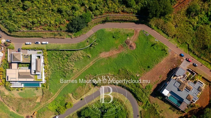 BEL OMBRE - VEFA - Terrain résidentiel avec vue sur mer et montagnes - 1464 m²