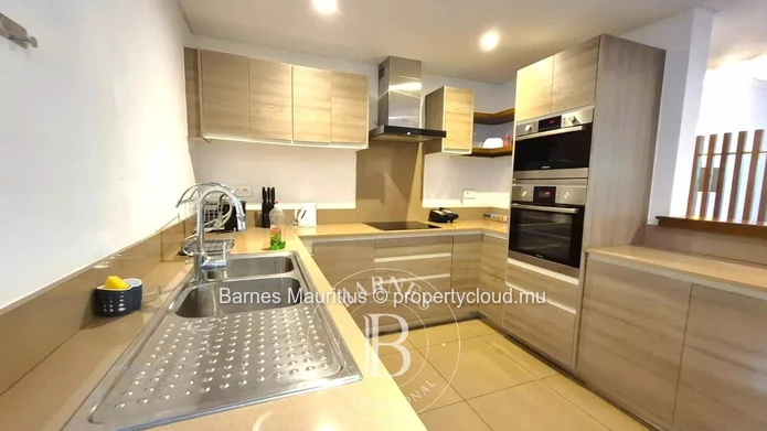 AZURI - Spacious Garden Apartment - 3 Bedrooms