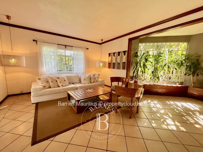 RIVIÈRE NOIRE – Elegant 4-Bedroom Family Home