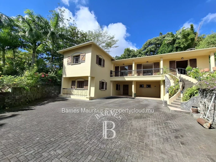 FLOREAL - Maison spacieuse et polyvalente - 440m²